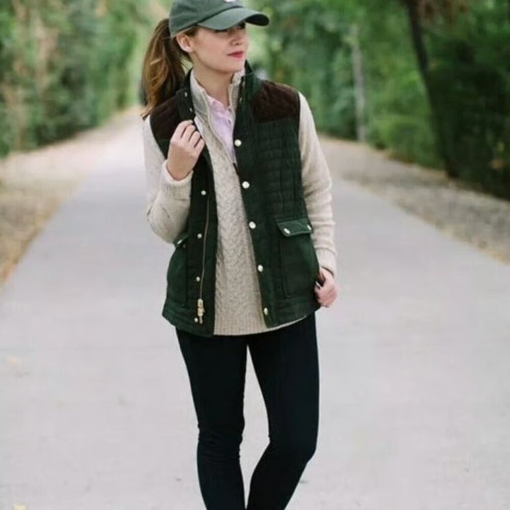 Vineyard Vines Quilted Olive Green Hunting Vest w/ Suede Trim (X posted)